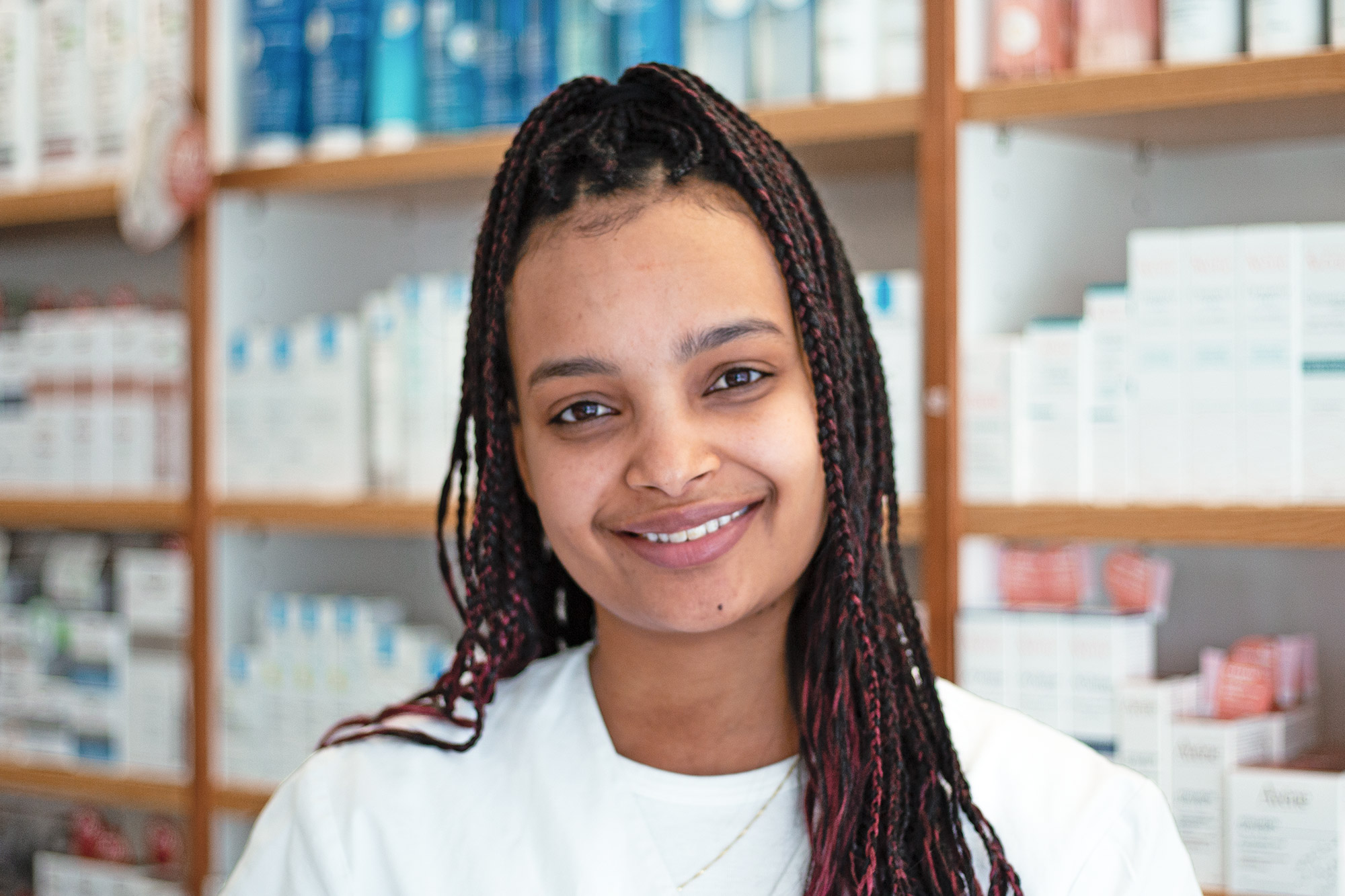 4_ueber-uns_helen-okubamichael_web.jpg 4_ueber-uns_helen-okubamichael_web