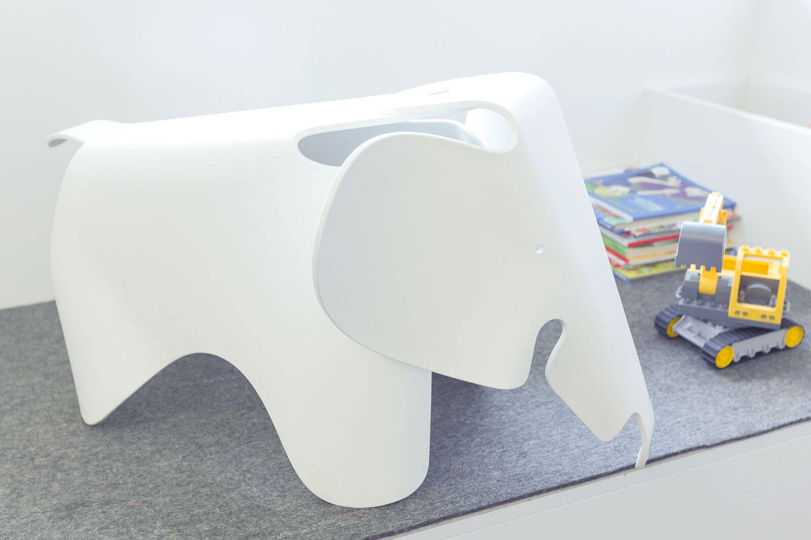 Spielzeugelefant Spielecke der Steinhölzli Apotheke für unsere kleinen Kunden.