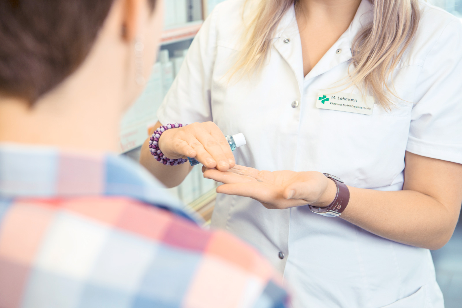 1_home_apotheke-steinhoelzli-3563_web.jpg 1_home_apotheke-steinhoelzli-3563_web