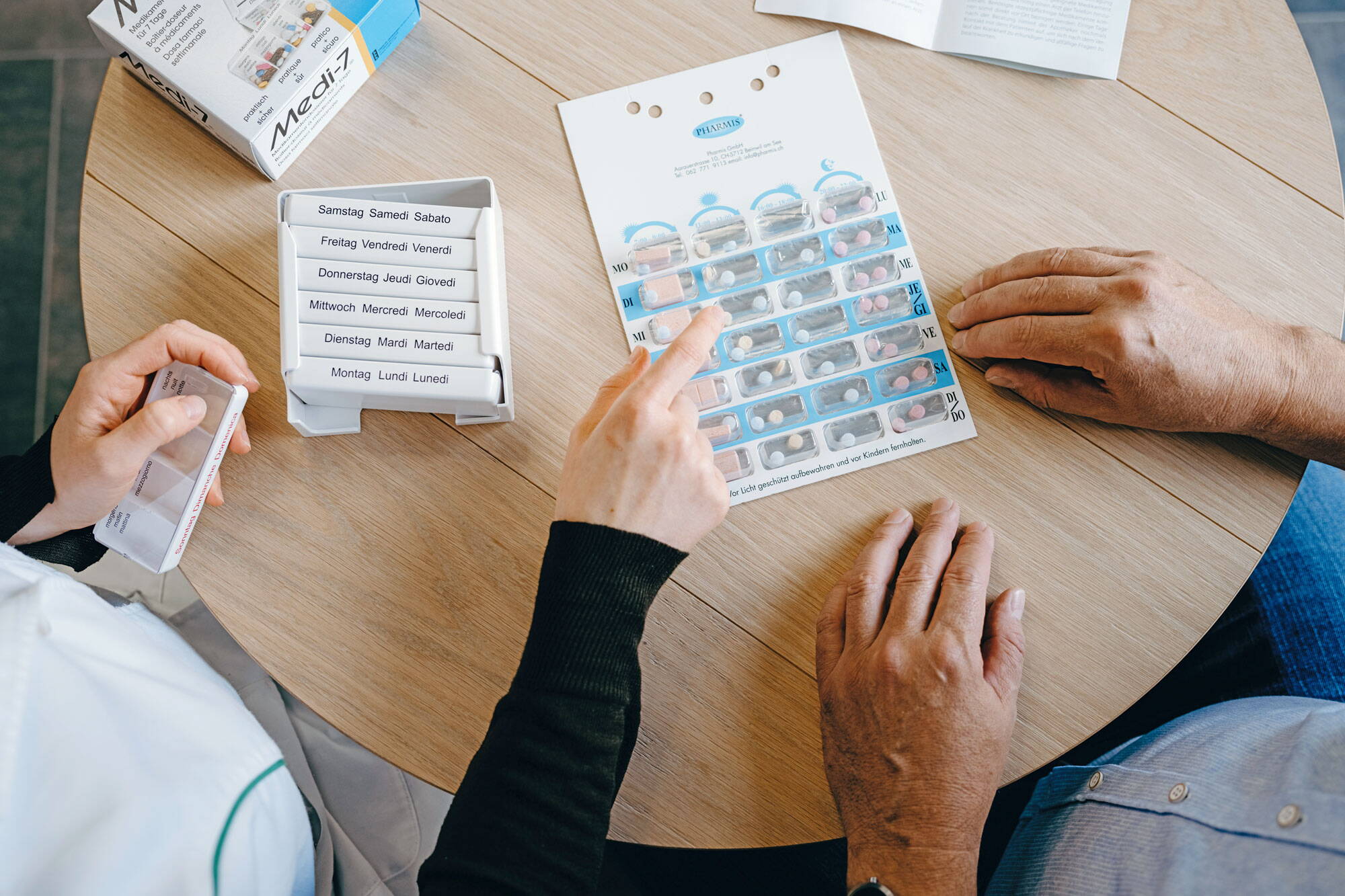 Wochendosett Die Steinhölzli Apotheke bietet Medikamentendosiersysteme an.