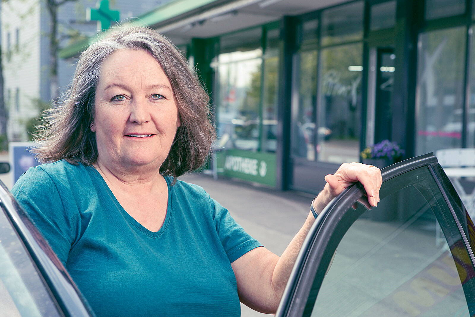 Hauslieferdienst Der Hauslieferdienst der Steinhölzli Apotheke liefert ihre Bestellungen persönlich.